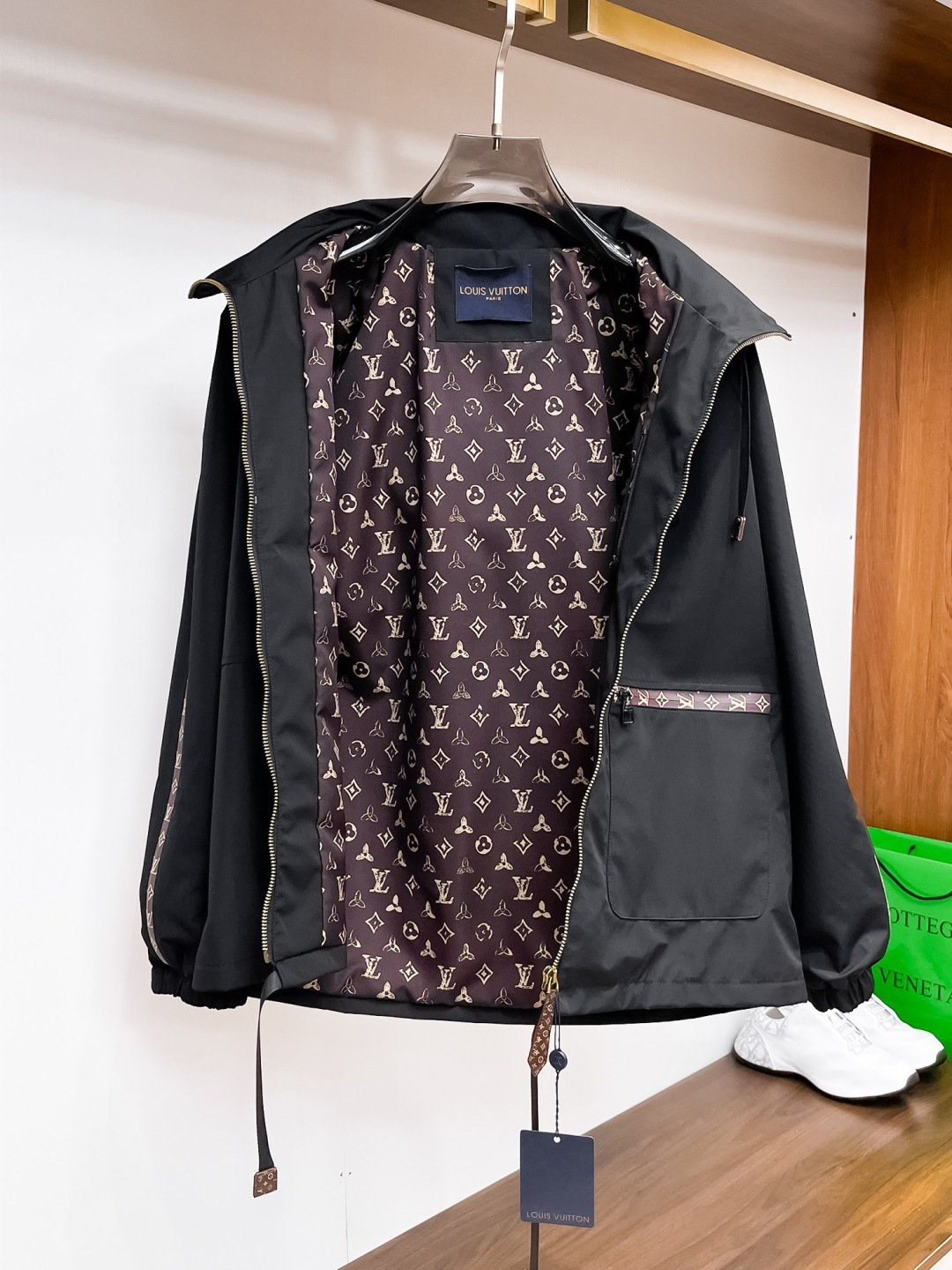 LV 官网同款，三标齐全，提前发售 2025ss开秋新款男士夹克外套，双面穿原单三标齐全高端版本 专柜定
