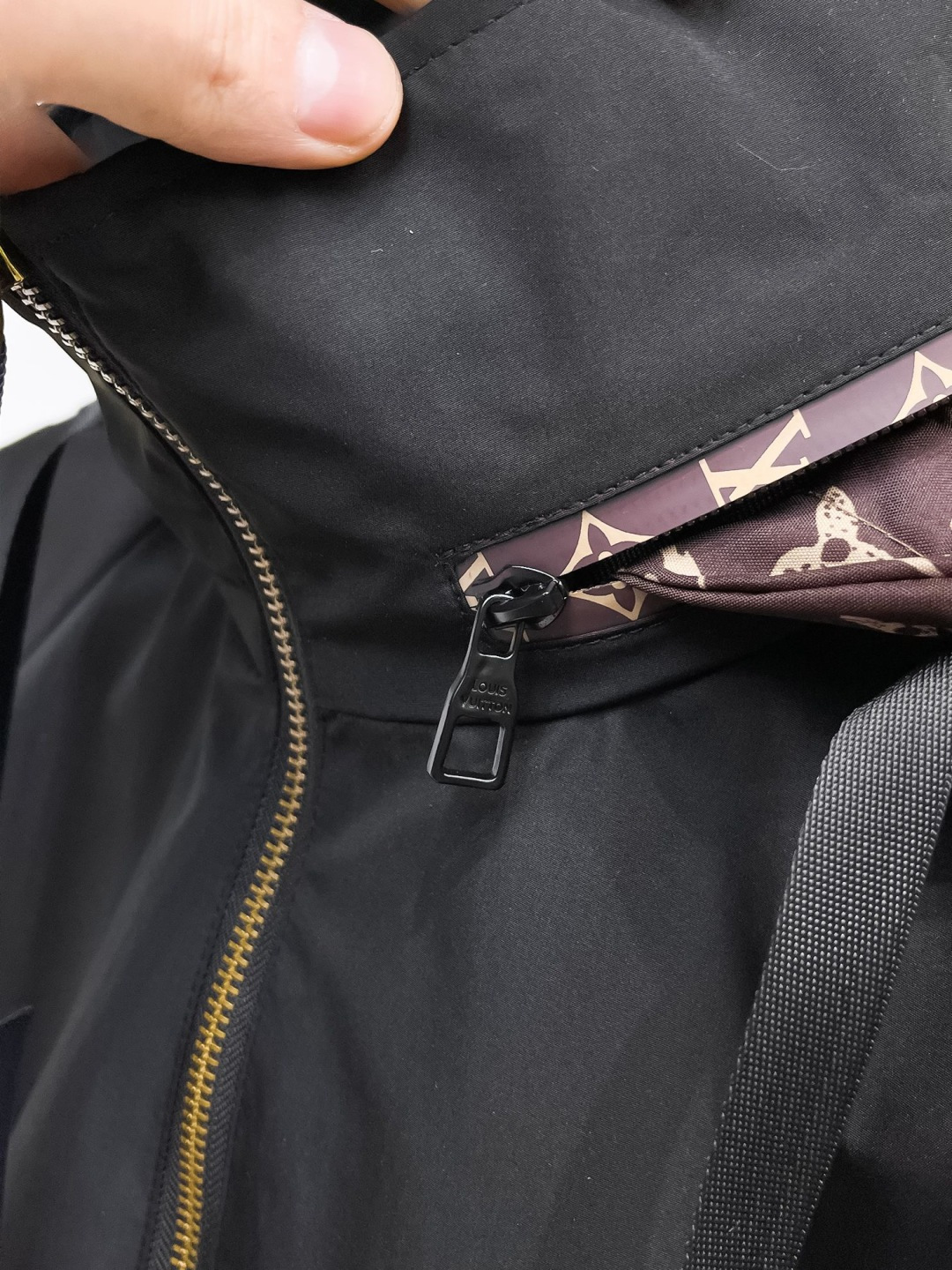 LV 官网同款，三标齐全，提前发售 2025ss开秋新款男士夹克外套，双面穿原单三标齐全高端版本 专柜定