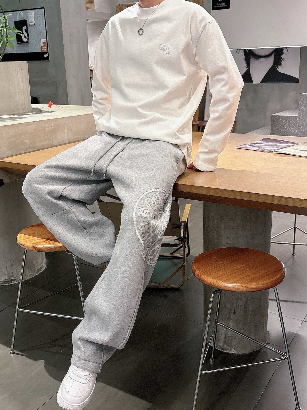 25新款磨毛长袖阔版T恤颜色：黑，白尺码：S-2XL