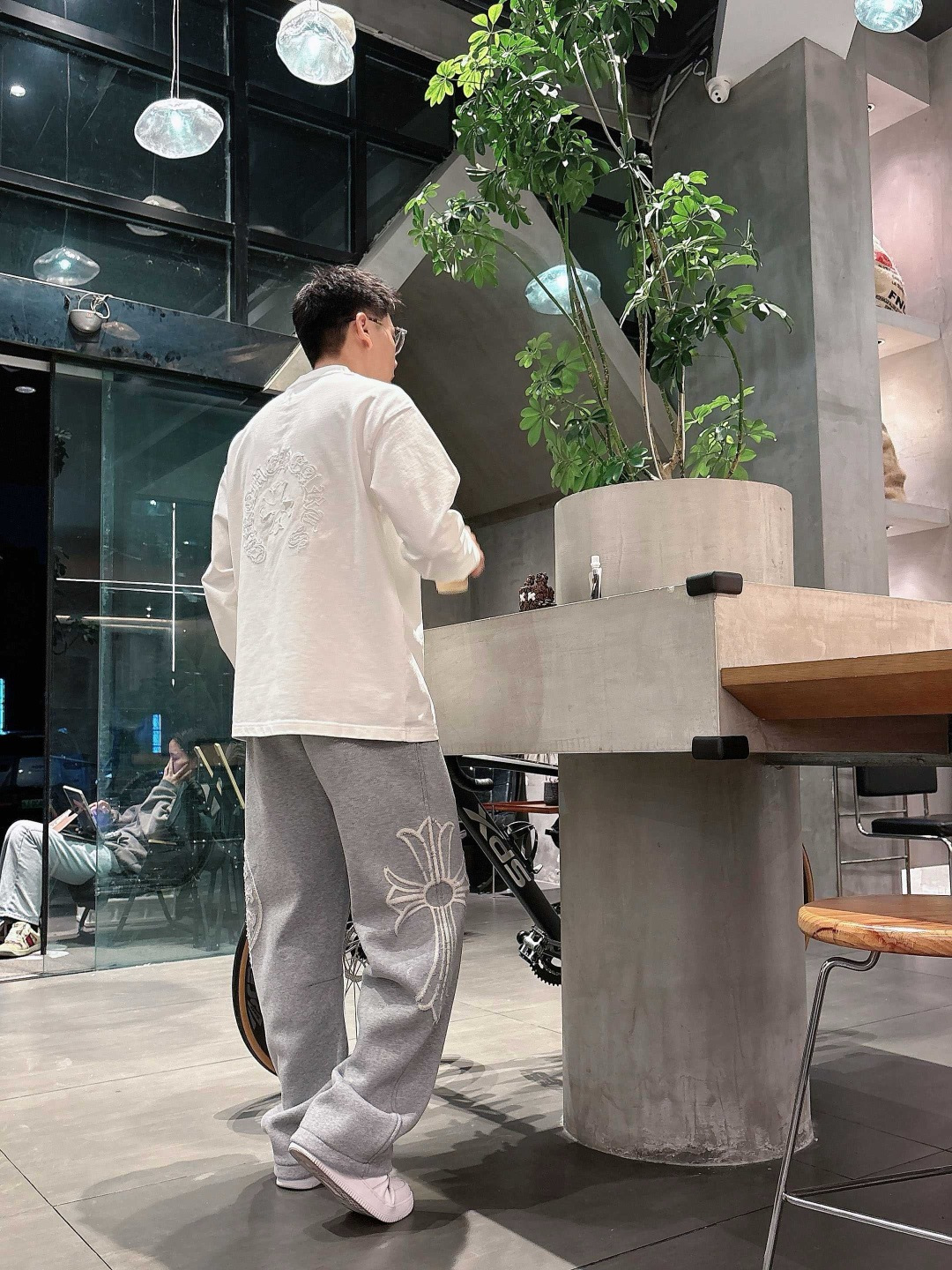 25新款磨毛长袖阔版T恤颜色：黑，白尺码：S-2XL