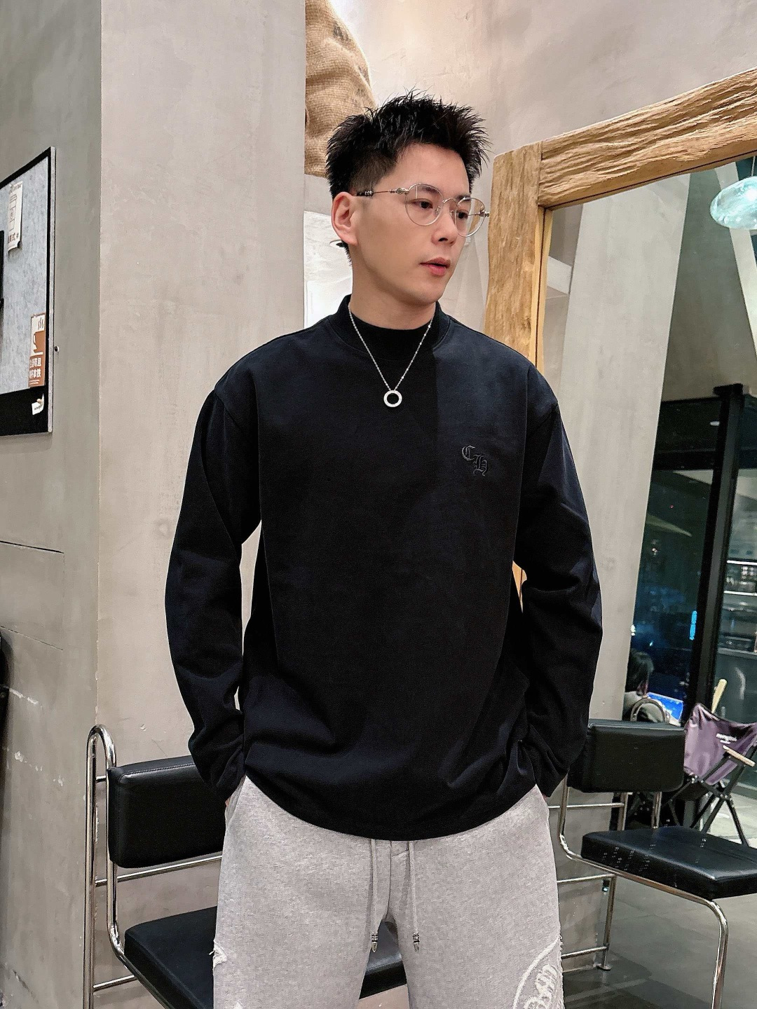 25新款磨毛长袖阔版T恤颜色：黑，白尺码：S-2XL