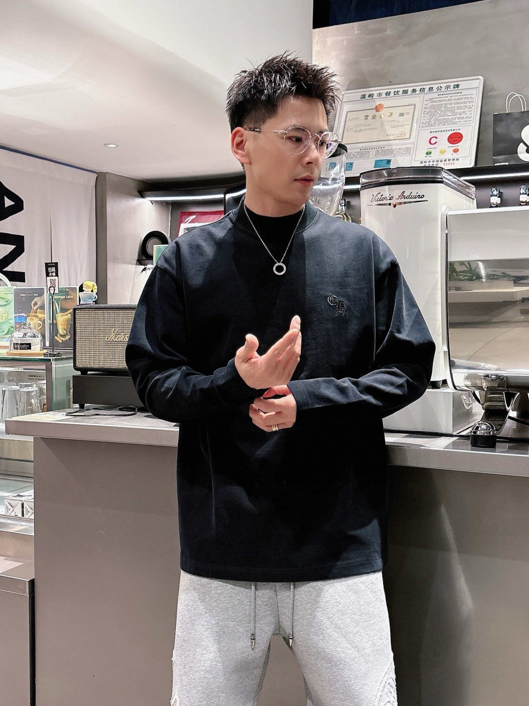 25新款磨毛长袖阔版T恤颜色：黑，白尺码：S-2XL