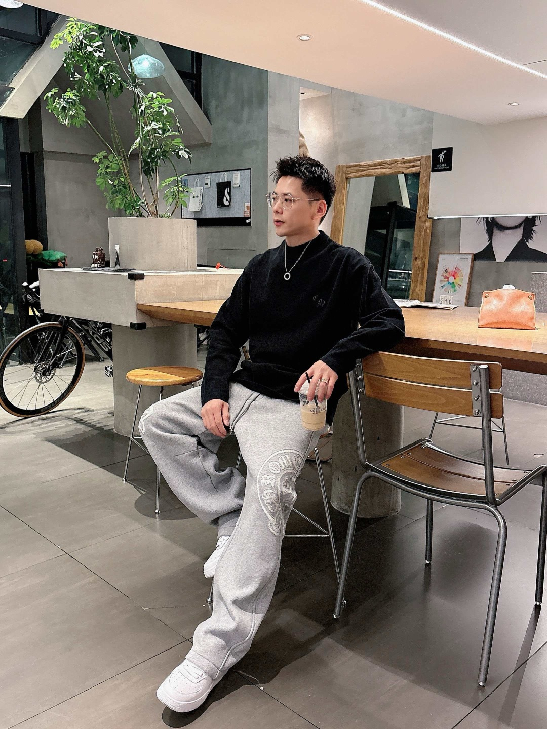 25新款磨毛长袖阔版T恤颜色：黑，白尺码：S-2XL