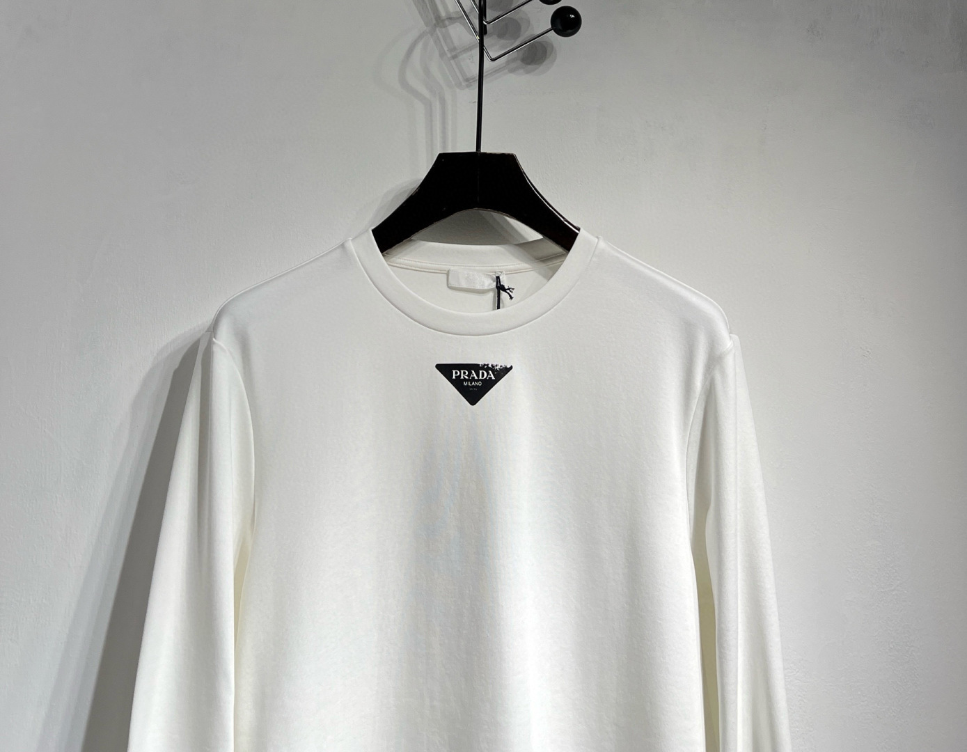 【秋冬新款】穿着舒适如水，质感如玉！！超舒适的莫代尔复合长绒棉质感长袖T恤，PD三角标净色！2025SS