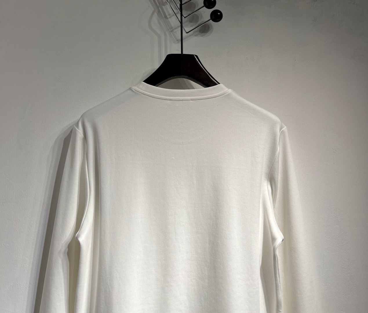 【秋冬新款】穿着舒适如水，质感如玉！！超舒适的莫代尔复合长绒棉质感长袖T恤，PD三角标净色！2025SS