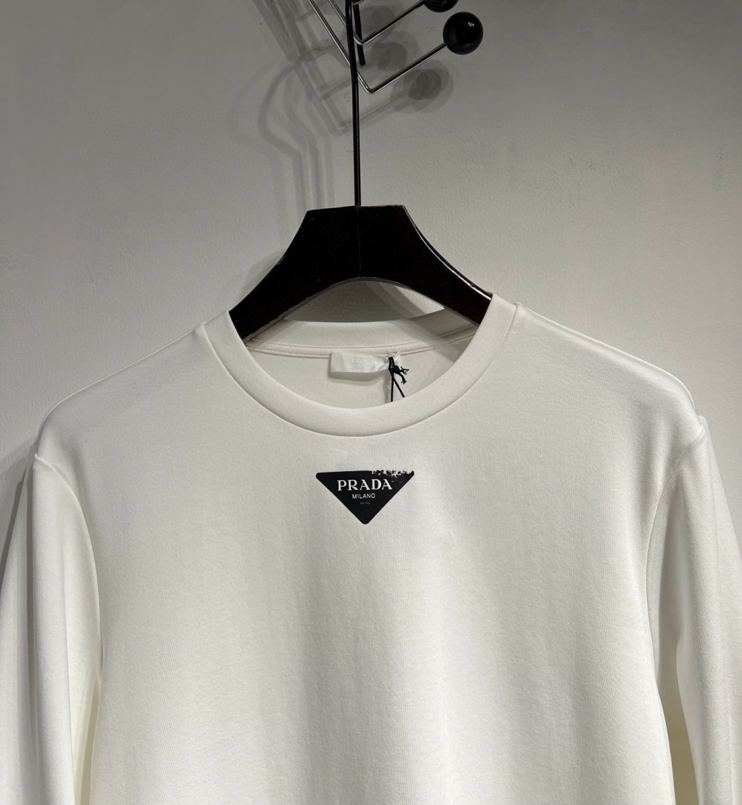 【秋冬新款】穿着舒适如水，质感如玉！！超舒适的莫代尔复合长绒棉质感长袖T恤，PD三角标净色！2025SS