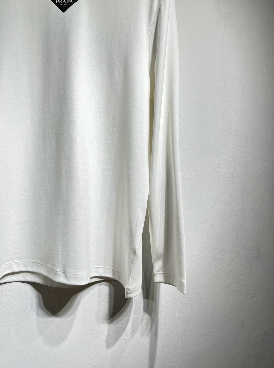 【秋冬新款】穿着舒适如水，质感如玉！！超舒适的莫代尔复合长绒棉质感长袖T恤，PD三角标净色！2025SS