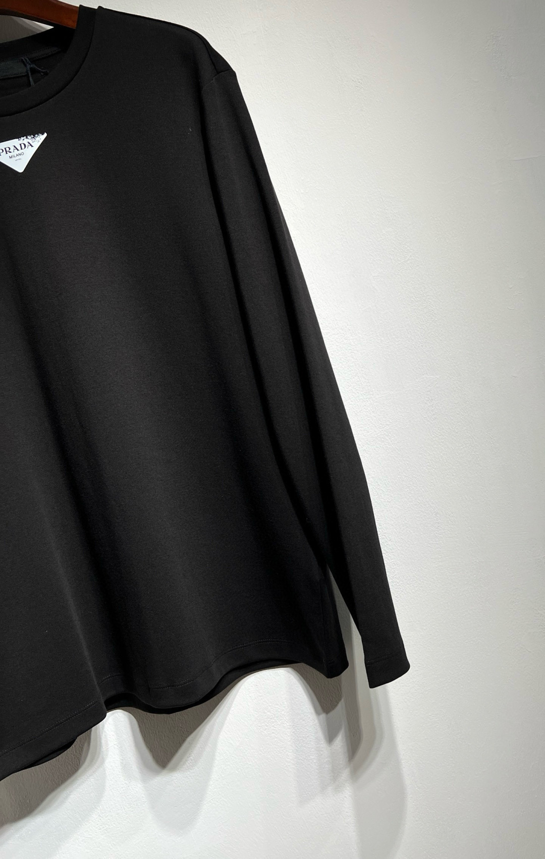 【秋冬新款】穿着舒适如水，质感如玉！！超舒适的莫代尔复合长绒棉质感长袖T恤，PD三角标净色！2025SS