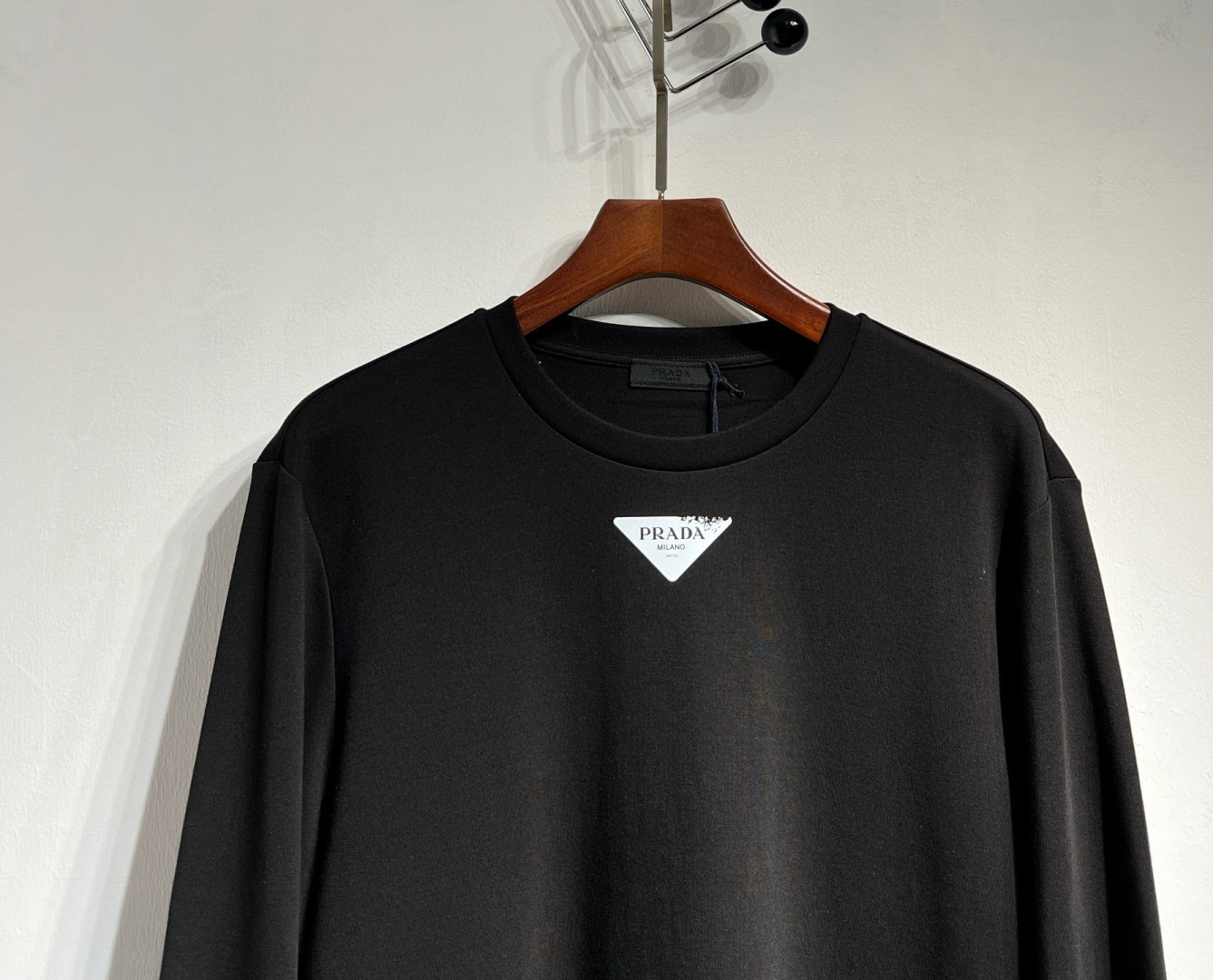 【秋冬新款】穿着舒适如水，质感如玉！！超舒适的莫代尔复合长绒棉质感长袖T恤，PD三角标净色！2025SS