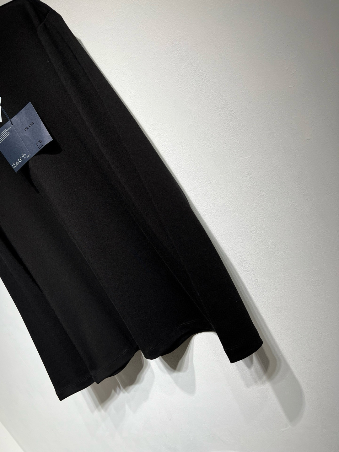 【秋冬新款】穿着舒适如水，质感如玉！！超舒适的莫代尔复合长绒棉质感长袖T恤，PD三角标净色！2025SS