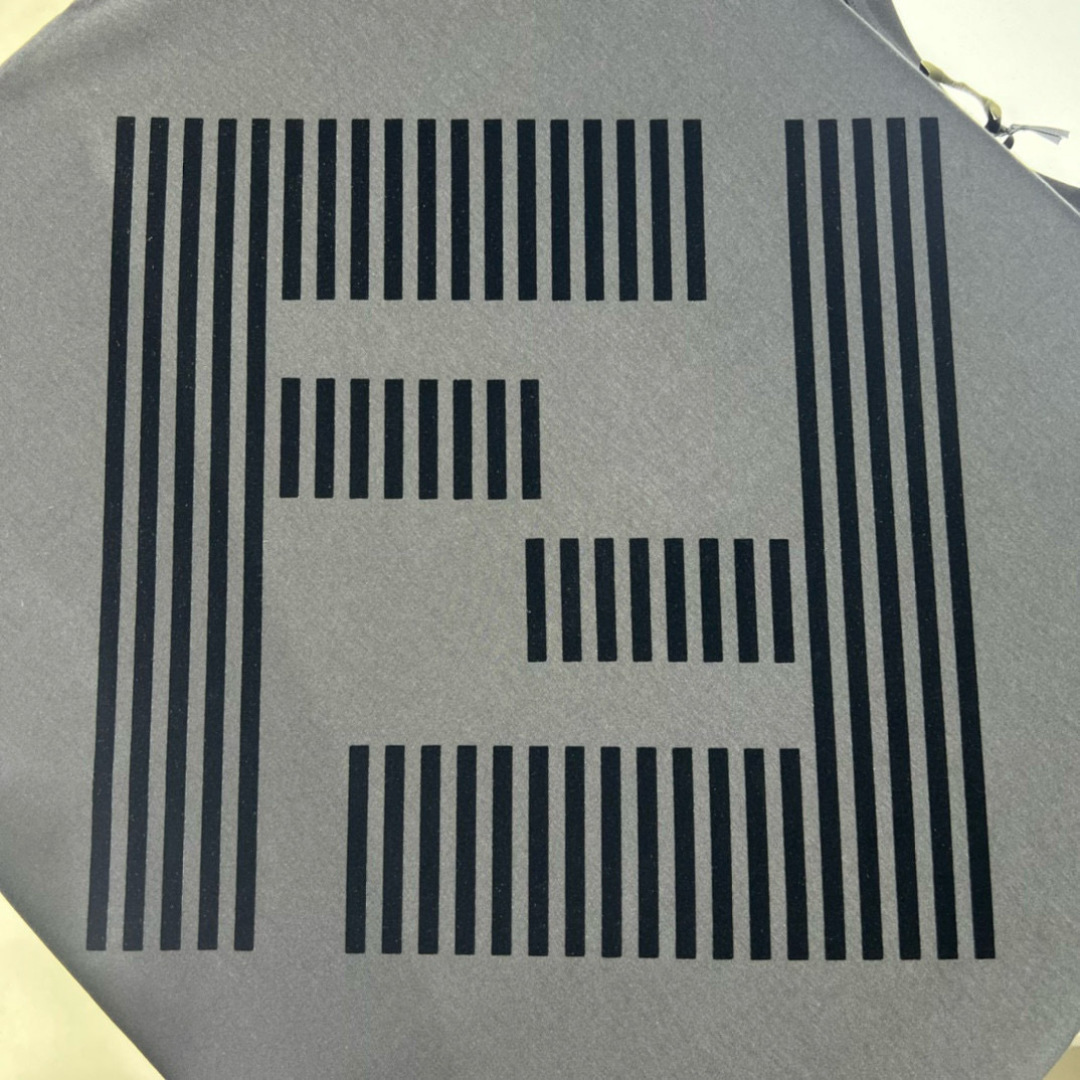 Fendi.芬迪 25秋冬新品植绒FF标识针织圆领卫衣，正面植绒印花点缀焕新品牌标识设计，创意重释品牌标