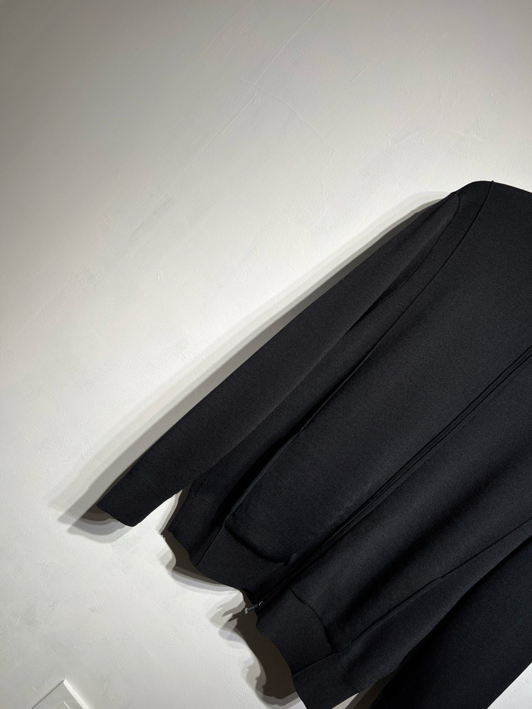 MON 家族男士高端贵族雅致开衫外套拉链卫衣，贸易公司渠道货，原厂出品，25年F/W秋冬新品，品相完美如