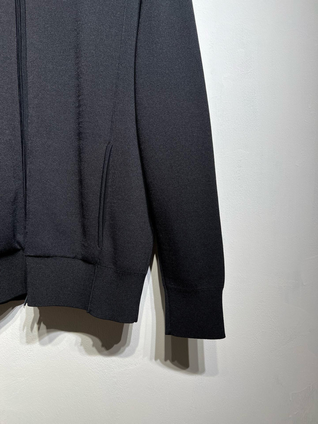 MON 家族男士高端贵族雅致开衫外套拉链卫衣，贸易公司渠道货，原厂出品，25年F/W秋冬新品，品相完美如