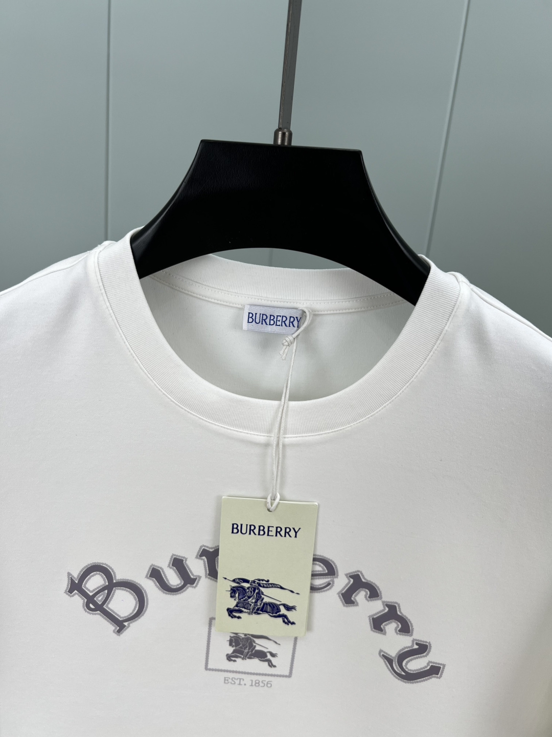 Burberry.巴宝莉 25秋冬新品字母战马印花标识短袖T恤，正面饰以品牌字母&战马印花logo提升品
