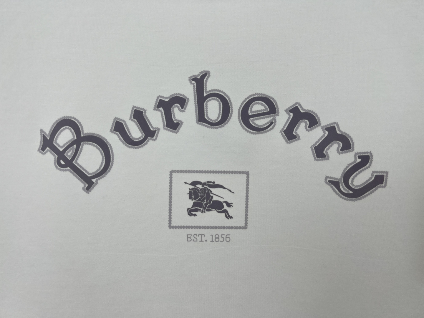 Burberry.巴宝莉 25秋冬新品字母战马印花标识短袖T恤，正面饰以品牌字母&战马印花logo提升品