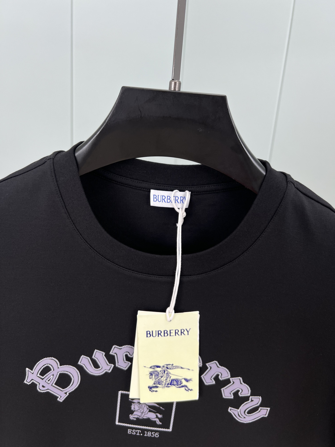 Burberry.巴宝莉 25秋冬新品字母战马印花标识短袖T恤，正面饰以品牌字母&战马印花logo提升品