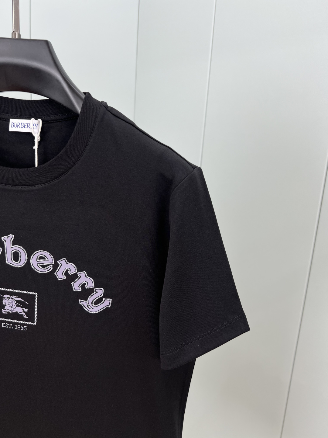 Burberry.巴宝莉 25秋冬新品字母战马印花标识短袖T恤，正面饰以品牌字母&战马印花logo提升品