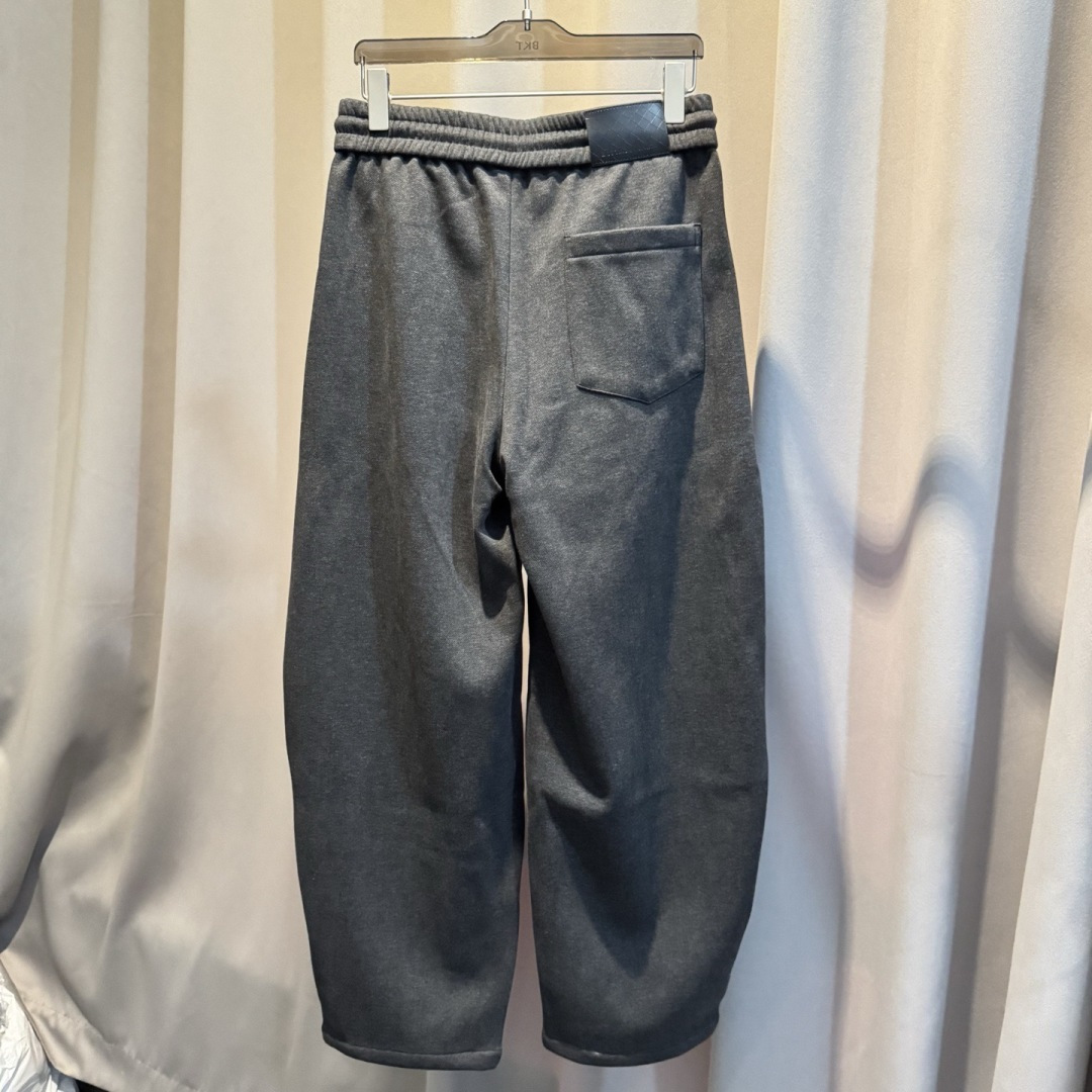 BV🌟秋冬新款设计感潮流休闲裤🆕采用优质面料，具有质感，松紧腰带设计，超级时尚洋气！码数：M-3XL 男