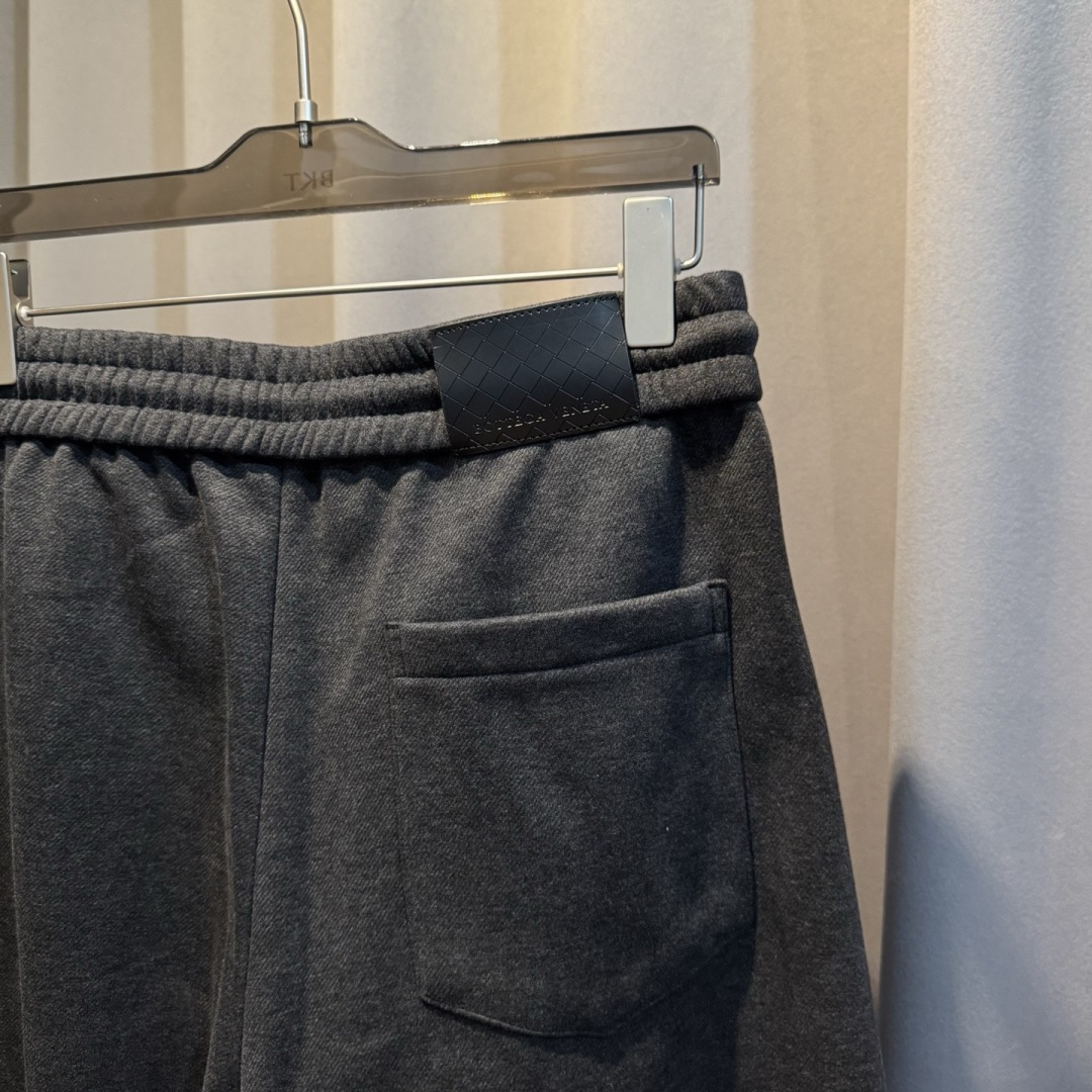 BV🌟秋冬新款设计感潮流休闲裤🆕采用优质面料，具有质感，松紧腰带设计，超级时尚洋气！码数：M-3XL 男