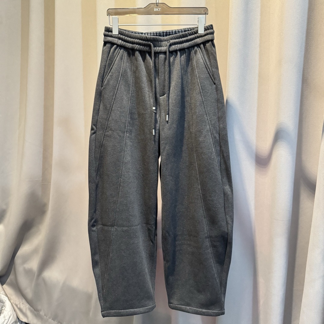 BV🌟秋冬新款设计感潮流休闲裤🆕采用优质面料，具有质感，松紧腰带设计，超级时尚洋气！码数：M-3XL 男