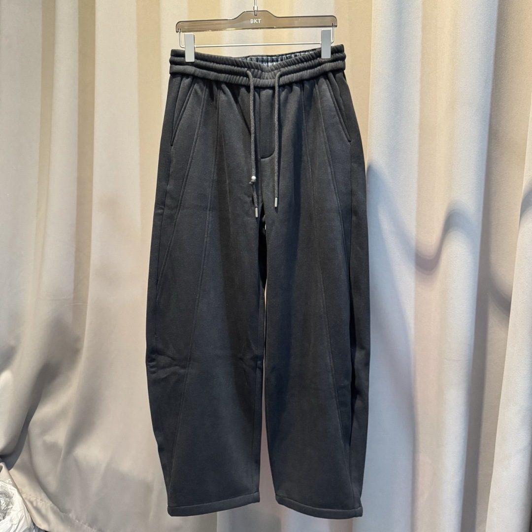 BV🌟秋冬新款设计感潮流休闲裤🆕采用优质面料，具有质感，松紧腰带设计，超级时尚洋气！码数：M-3XL 男