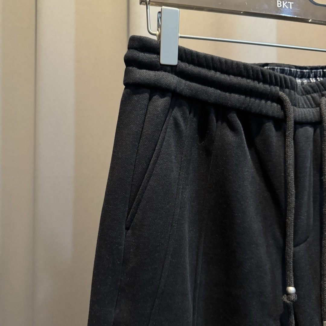 BV🌟秋冬新款设计感潮流休闲裤🆕采用优质面料，具有质感，松紧腰带设计，超级时尚洋气！码数：M-3XL 男