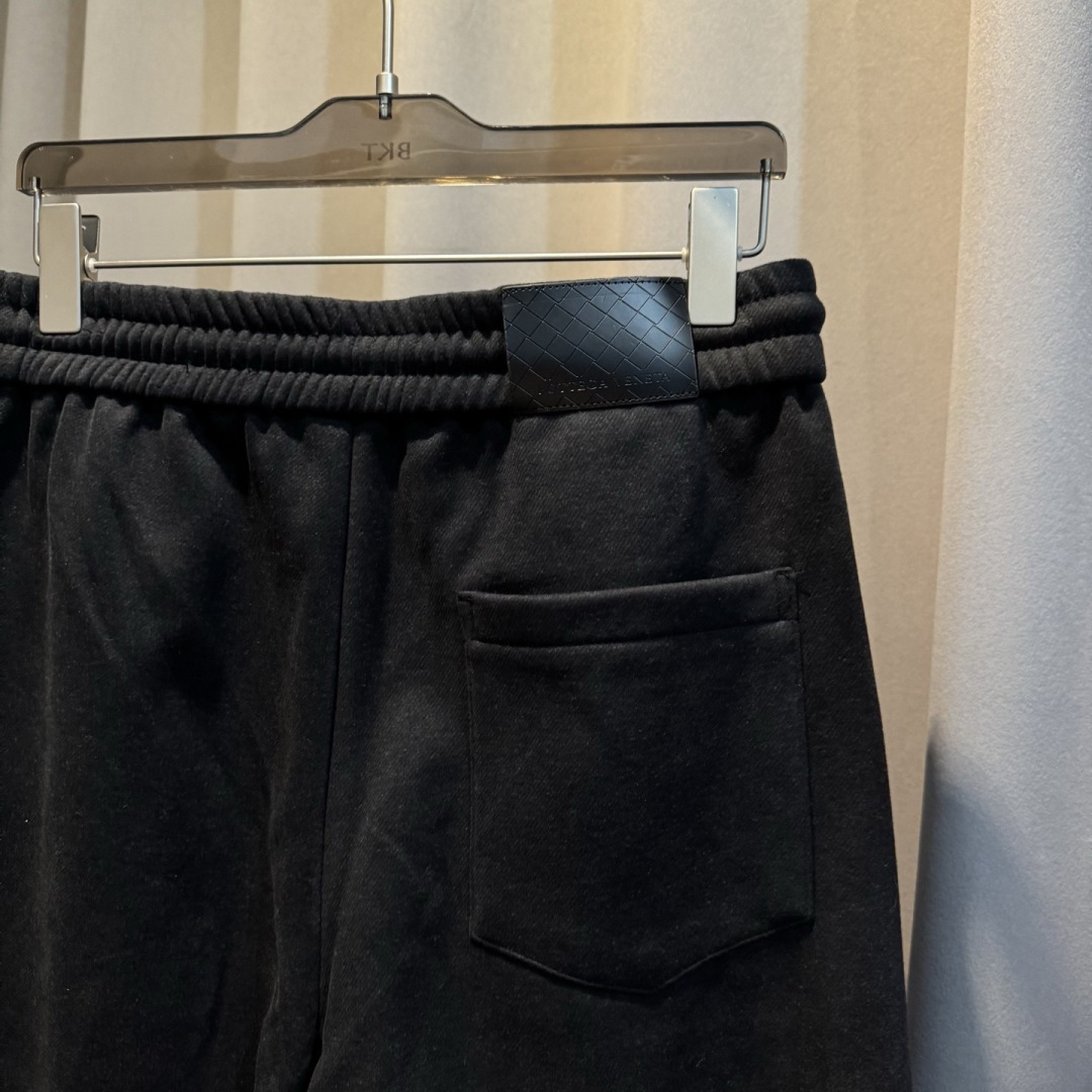 BV🌟秋冬新款设计感潮流休闲裤🆕采用优质面料，具有质感，松紧腰带设计，超级时尚洋气！码数：M-3XL 男