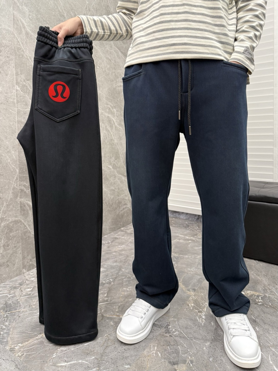 Lulu🌈🌈新款加绒休闲裤，采用高定加绒面料，手感柔软舒适，亲肤透气。后口袋采用logo点缀，五金效果拉