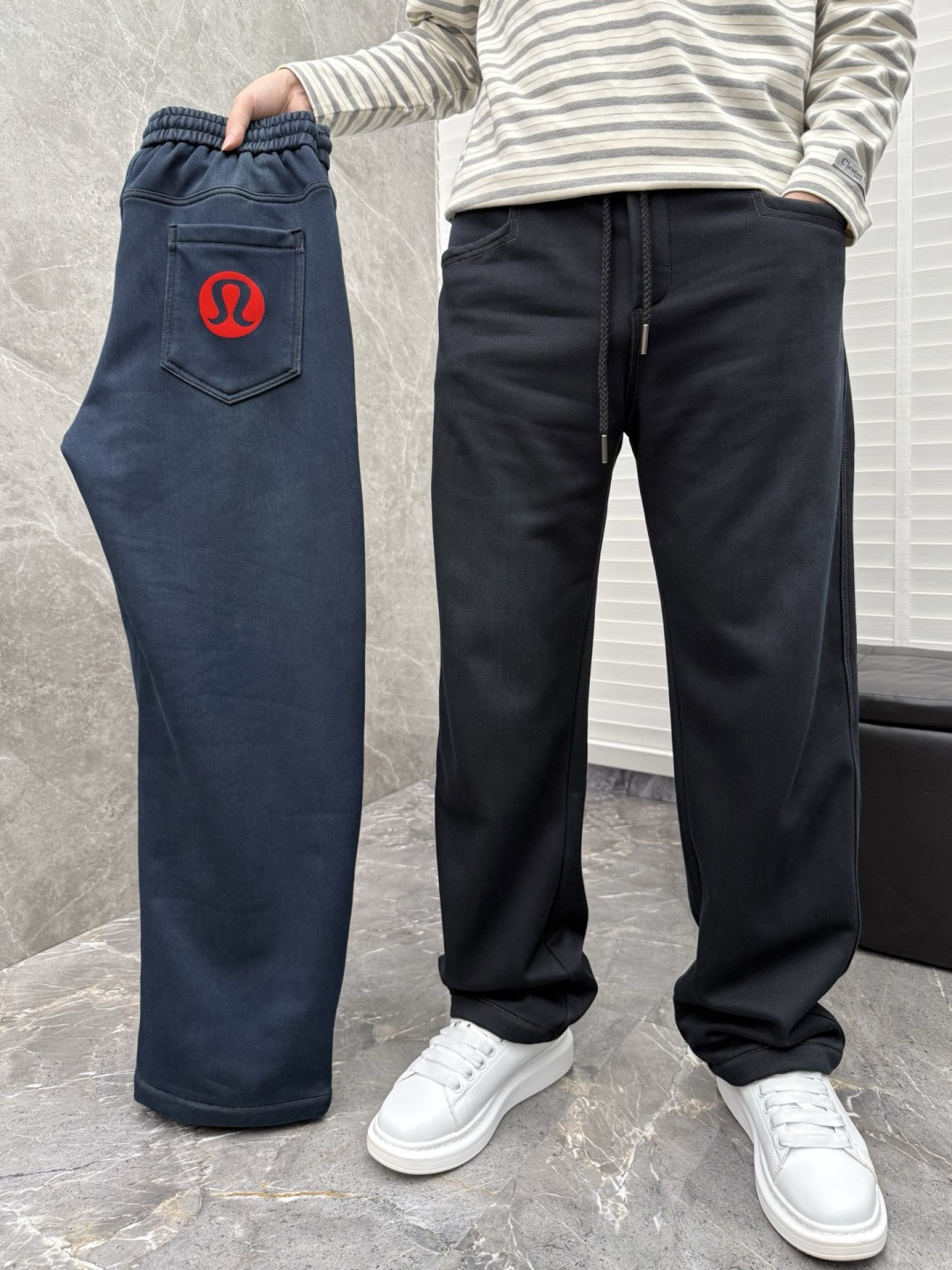 Lulu🌈🌈新款加绒休闲裤，采用高定加绒面料，手感柔软舒适，亲肤透气。后口袋采用logo点缀，五金效果拉