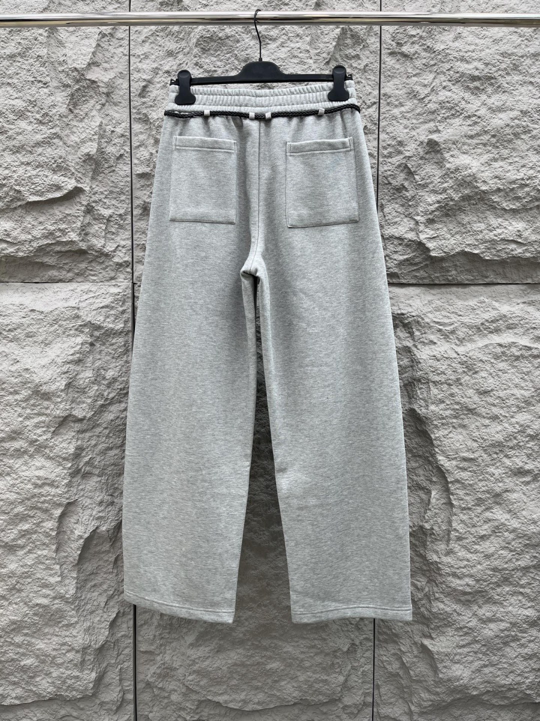 罗意威🔥🔥新款加绒加厚长裤，香港洋行渠道货，高级优质棉质面料，绒面内里，细腻柔软程度非同一般。金属标识增