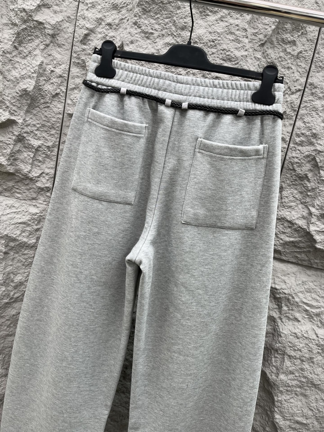 罗意威🔥🔥新款加绒加厚长裤，香港洋行渠道货，高级优质棉质面料，绒面内里，细腻柔软程度非同一般。金属标识增