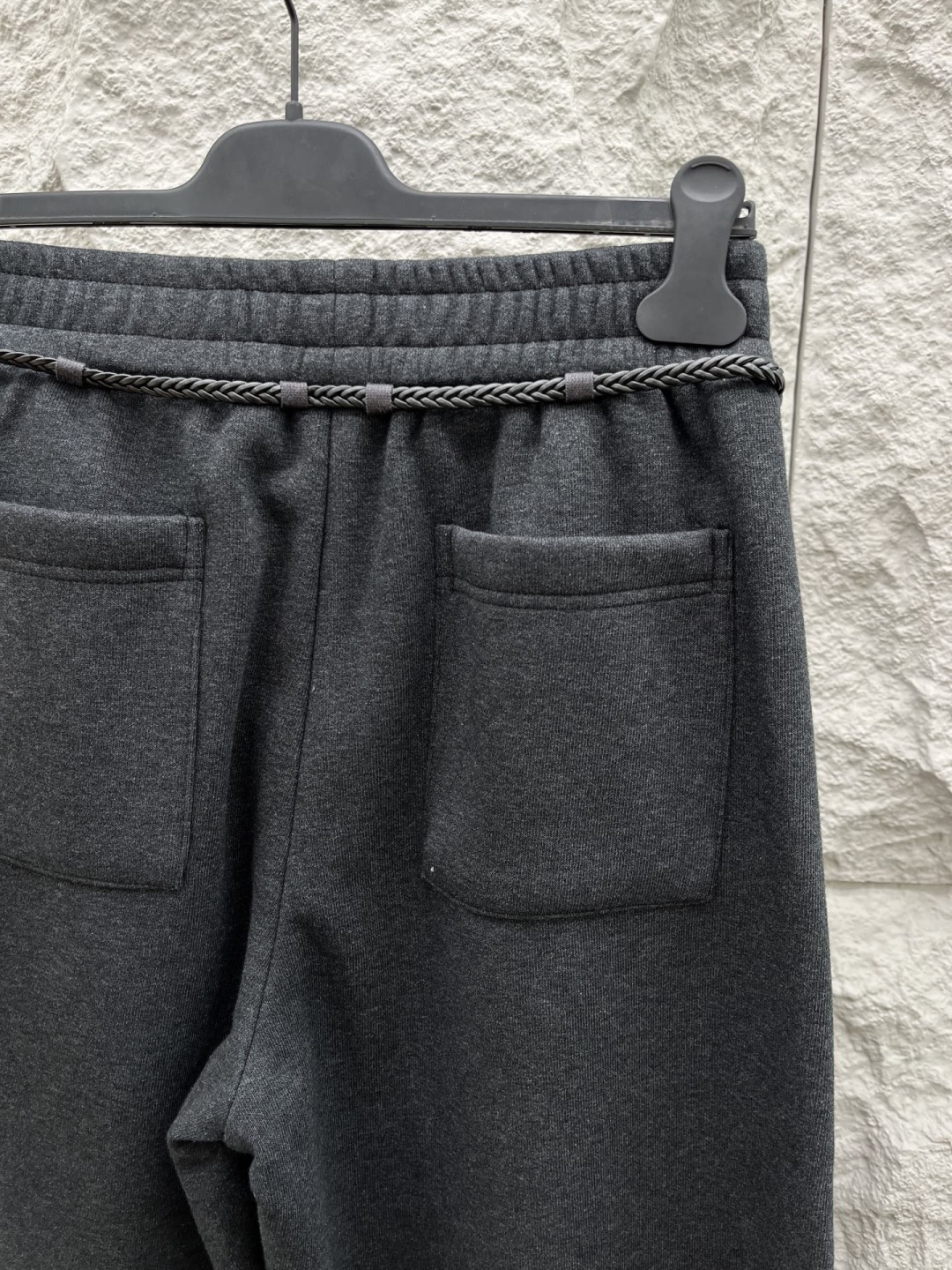 罗意威🔥🔥新款加绒加厚长裤，香港洋行渠道货，高级优质棉质面料，绒面内里，细腻柔软程度非同一般。金属标识增