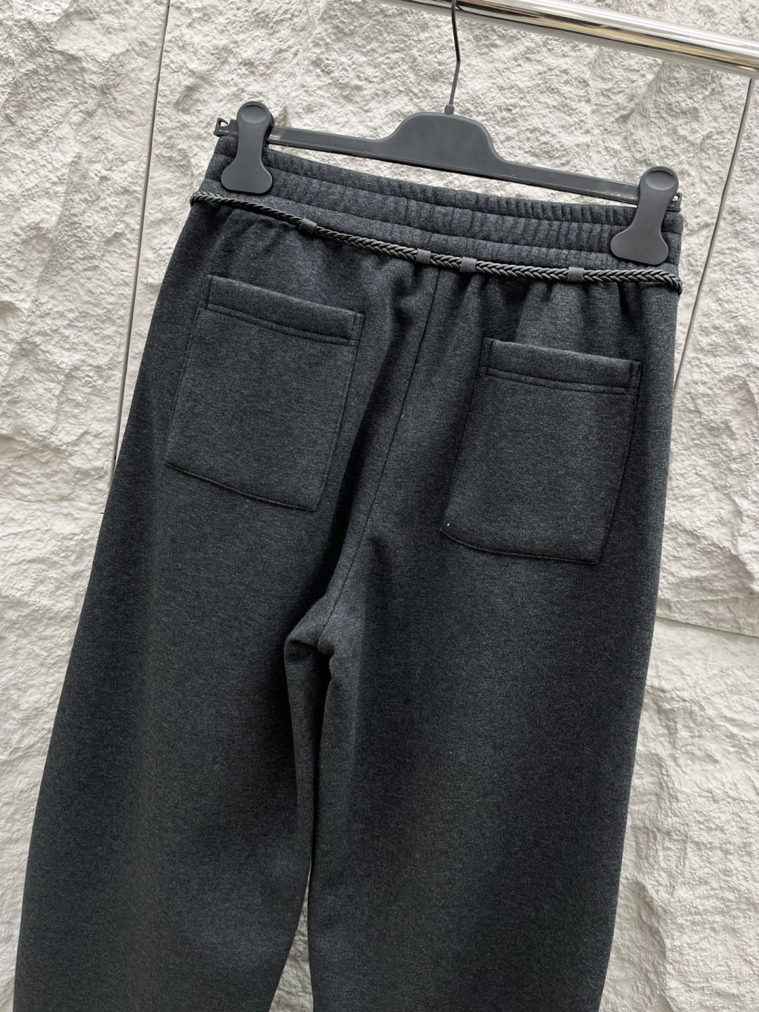 罗意威🔥🔥新款加绒加厚长裤，香港洋行渠道货，高级优质棉质面料，绒面内里，细腻柔软程度非同一般。金属标识增