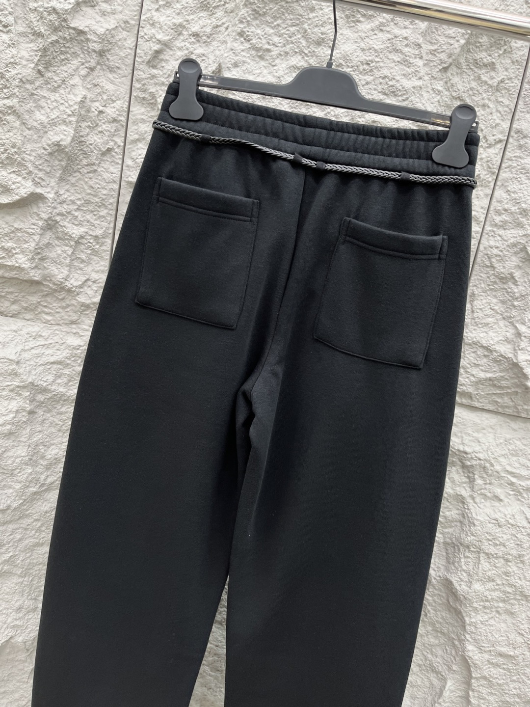 罗意威🔥🔥新款加绒加厚长裤，香港洋行渠道货，高级优质棉质面料，绒面内里，细腻柔软程度非同一般。金属标识增