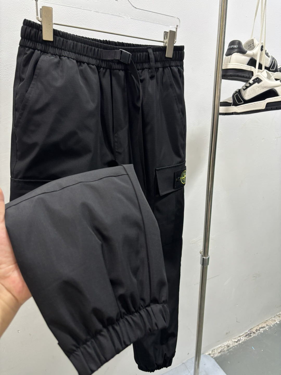 秋冬新款经典羽绒裤，每一处平均充绒，含90%鸭绒。🔥高档刺绣工艺🔥D内衬双层高密度面料完全不跑毛，也不会