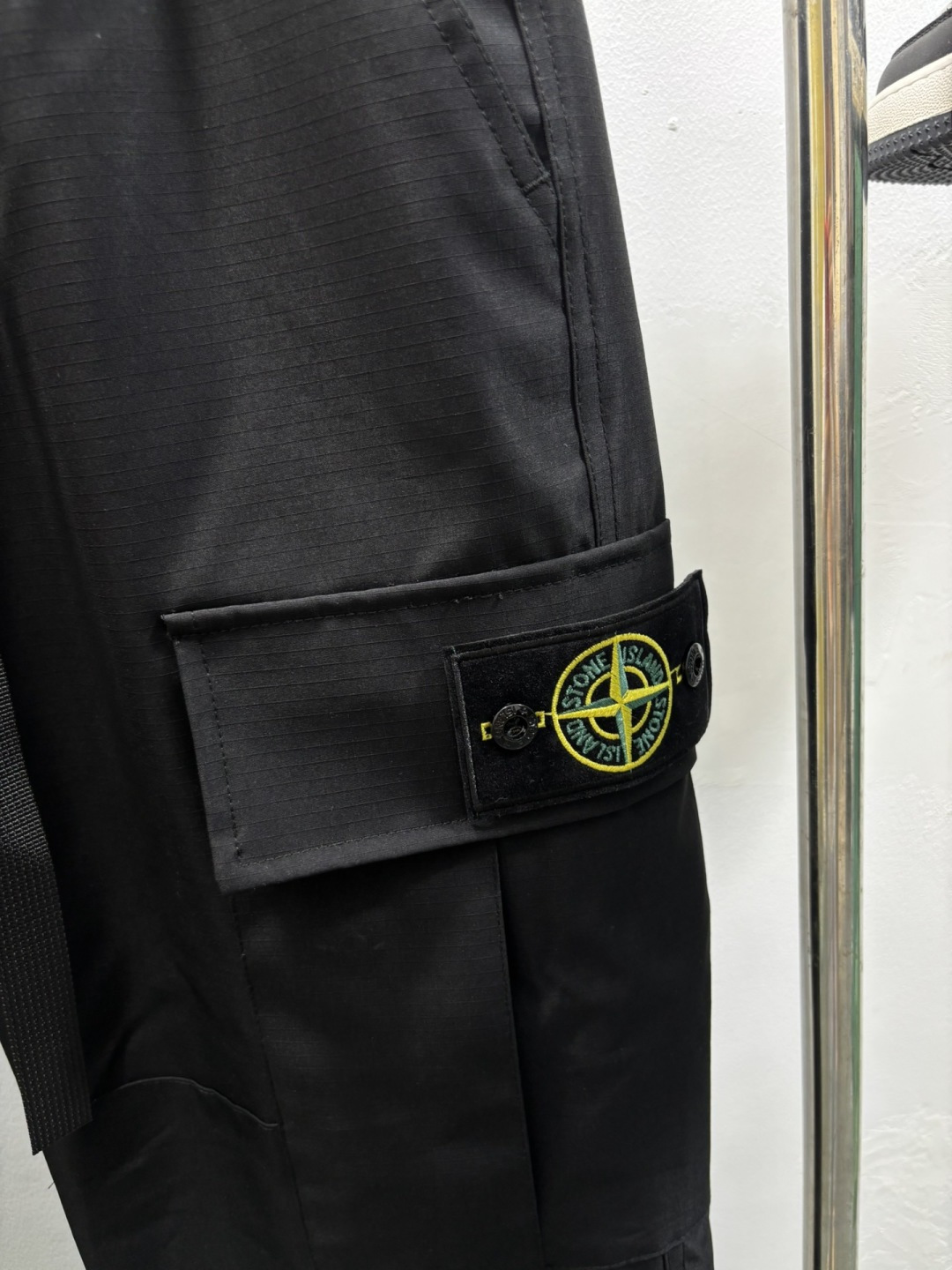 秋冬新款经典羽绒裤，每一处平均充绒，含90%鸭绒。🔥高档刺绣工艺🔥D内衬双层高密度面料完全不跑毛，也不会