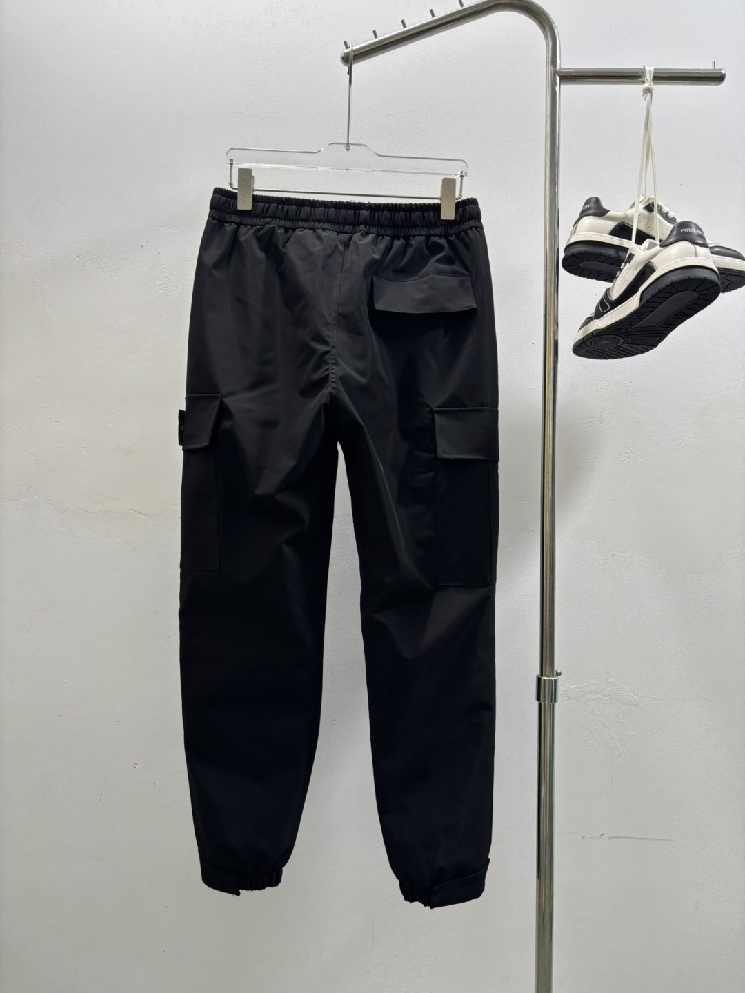 秋冬新款经典羽绒裤，每一处平均充绒，含90%鸭绒。🔥高档刺绣工艺🔥D内衬双层高密度面料完全不跑毛，也不会