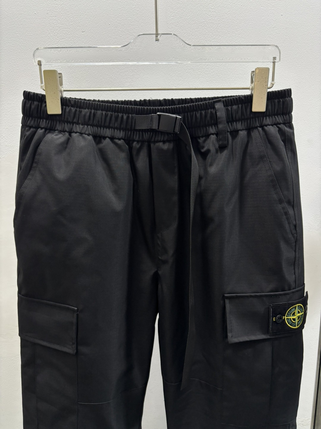 秋冬新款经典羽绒裤，每一处平均充绒，含90%鸭绒。🔥高档刺绣工艺🔥D内衬双层高密度面料完全不跑毛，也不会