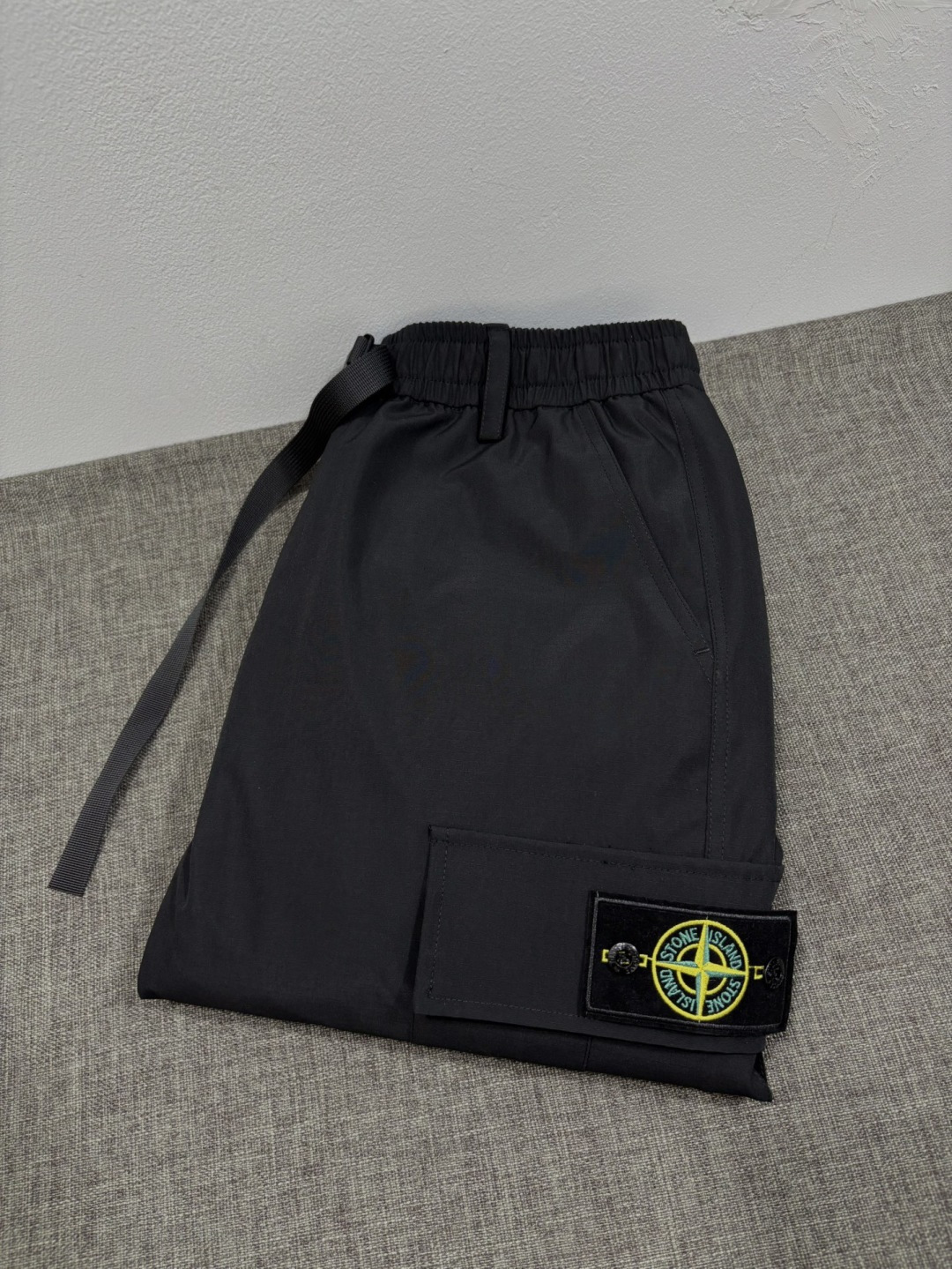 秋冬新款经典羽绒裤，每一处平均充绒，含90%鸭绒。🔥高档刺绣工艺🔥D内衬双层高密度面料完全不跑毛，也不会