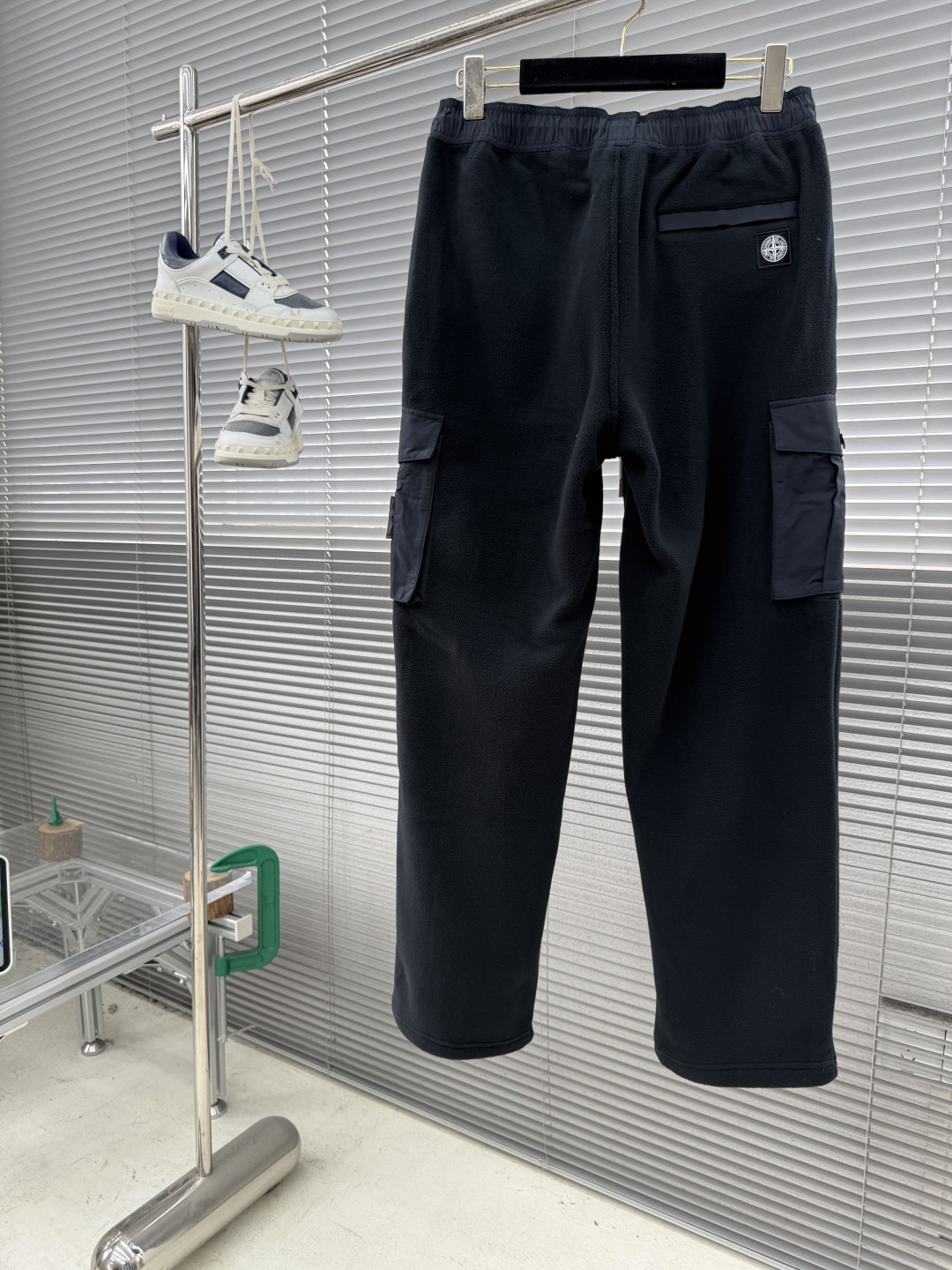 Stone Island 2025秋冬系列休闲卫裤尺码：M-3XL 直筒版型工艺：新量化摇粒绒侧边做刺绣