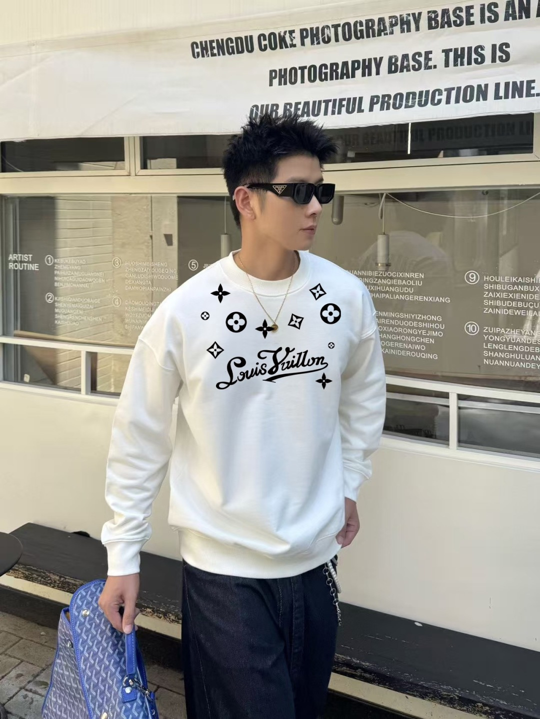 1V*2025秋冬新款 个性字母logo印花 定制面料400g 圆领卫衣 男女同款尺码：S M L XL