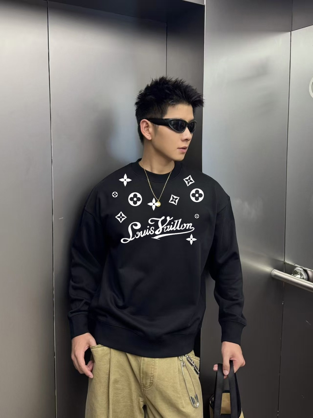 1V*2025秋冬新款 个性字母logo印花 定制面料400g 圆领卫衣 男女同款尺码：S M L XL