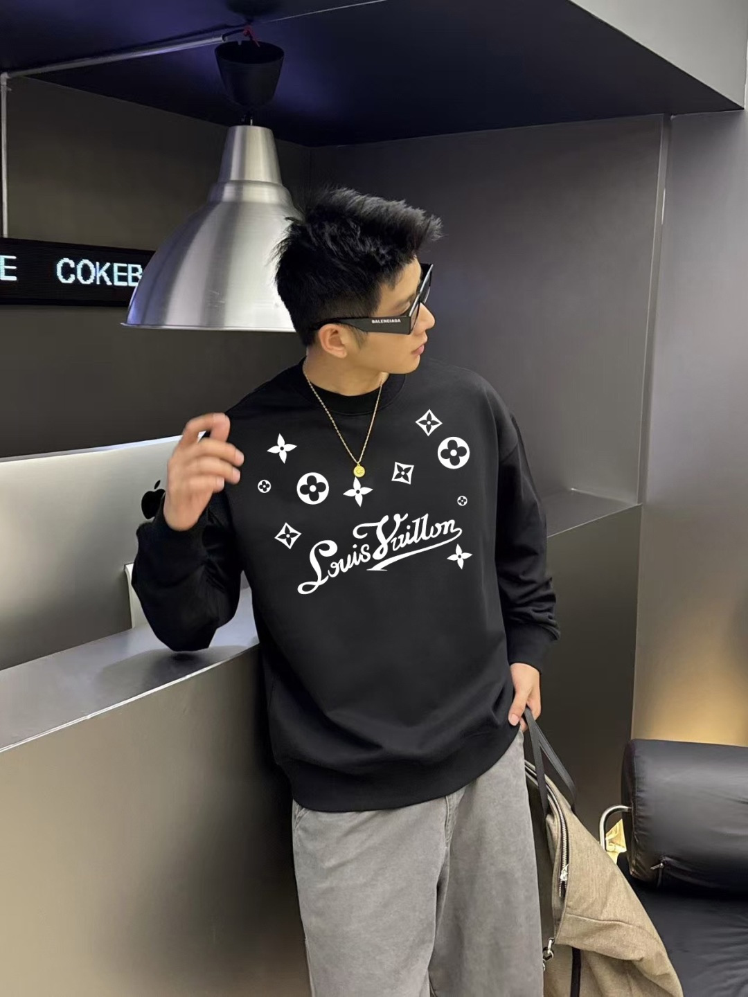 1V*2025秋冬新款 个性字母logo印花 定制面料400g 圆领卫衣 男女同款尺码：S M L XL