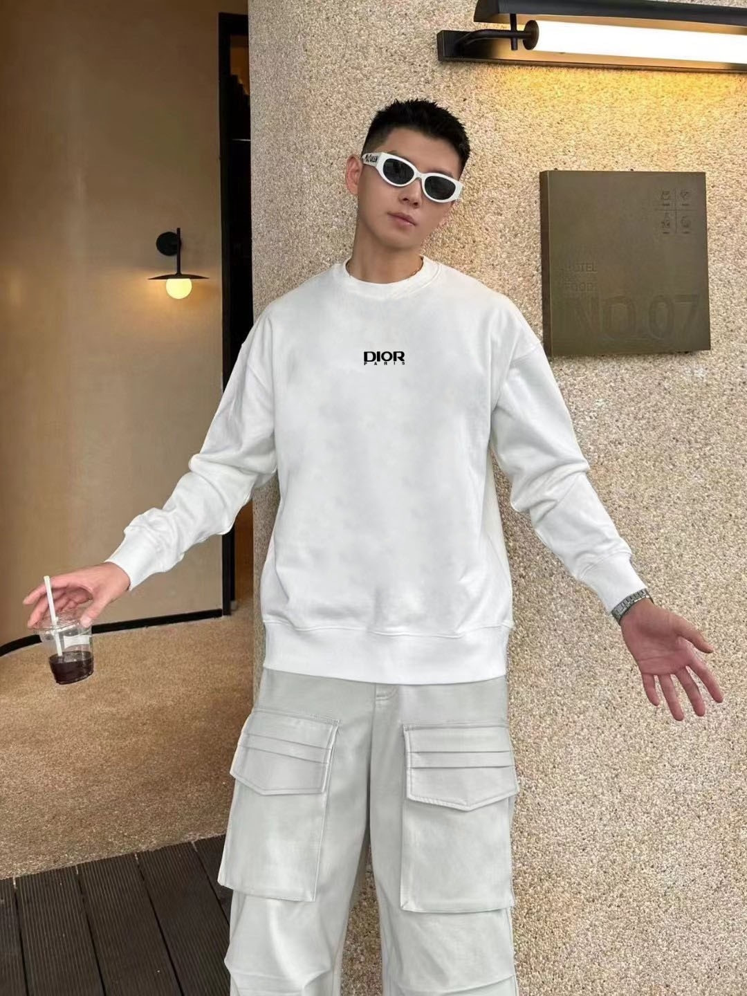 Dio* 迪奥*2025秋冬新款圆领卫衣400克毛圈纯棉字母logo植绒颜色：黑色 白色 灰色 深蓝码数