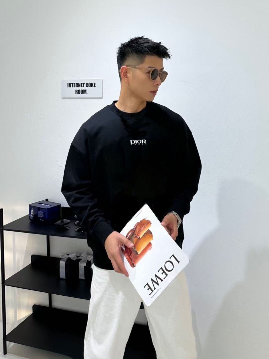 Dio* 迪奥*2025秋冬新款圆领卫衣400克毛圈纯棉字母logo植绒颜色：黑色 白色 灰色 深蓝码数