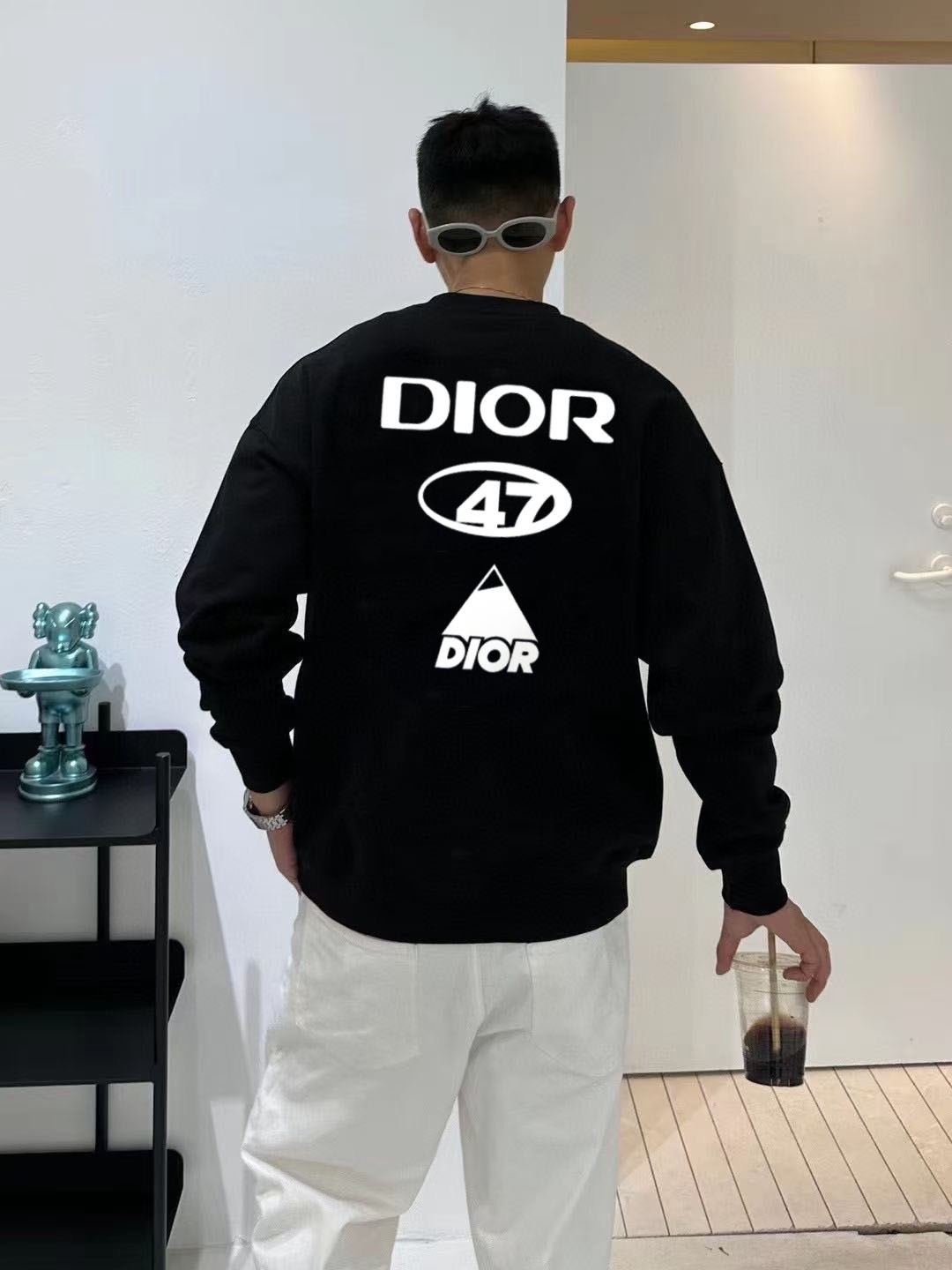 Dio* 迪奥*2025秋冬新款圆领卫衣400克毛圈纯棉字母logo植绒颜色：黑色 白色 灰色 深蓝码数