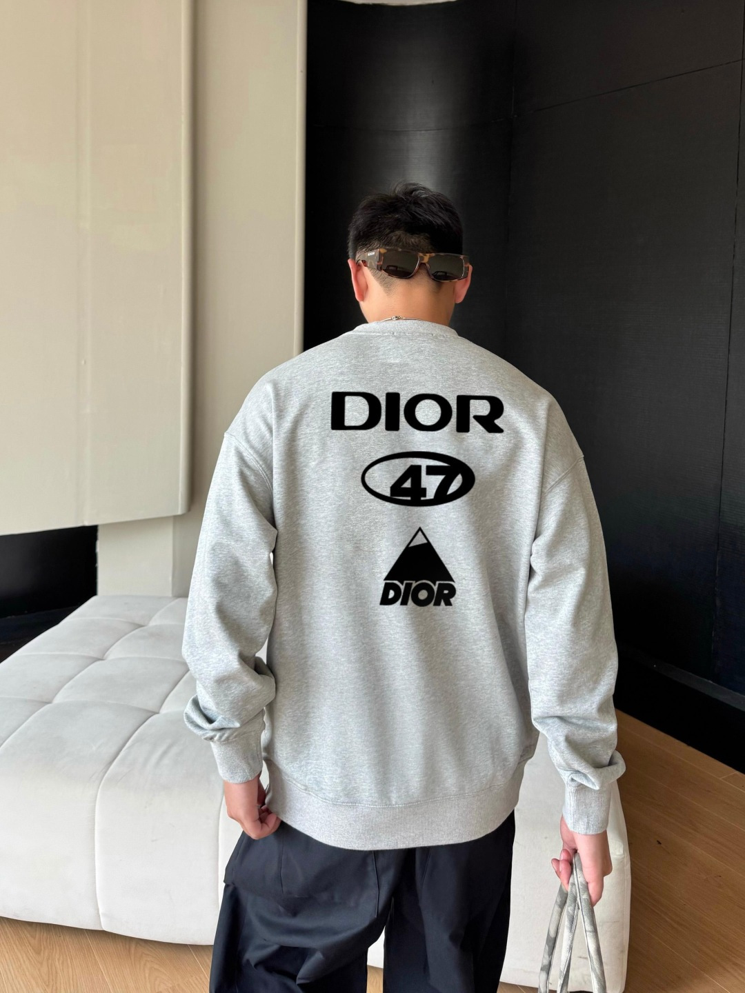 Dio* 迪奥*2025秋冬新款圆领卫衣400克毛圈纯棉字母logo植绒颜色：黑色 白色 灰色 深蓝码数