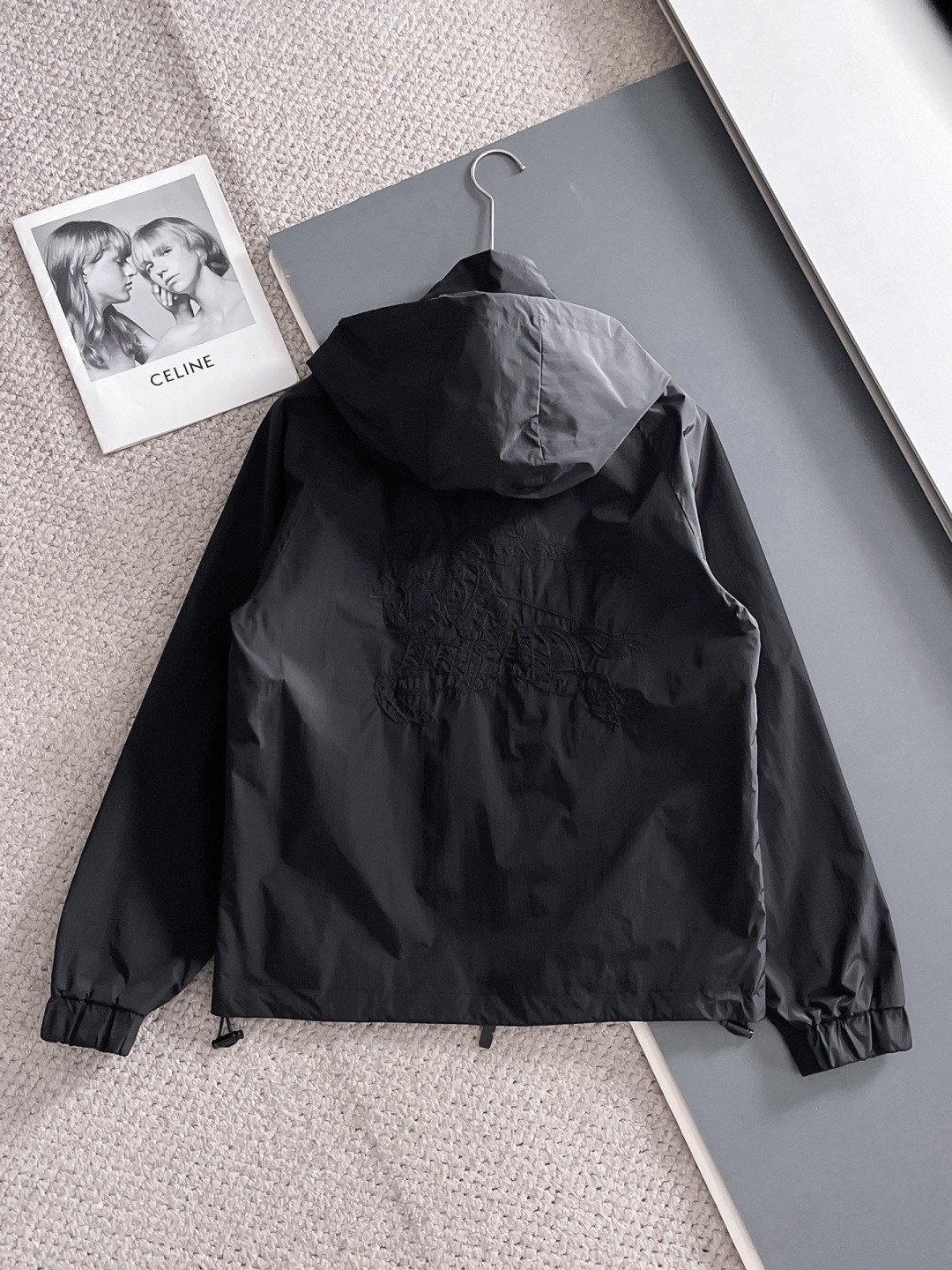 巴宝莉 2025秋季新款夹克外套，秀场新品‼品相非常完美，舒适保暖，三标齐全色泽饱满诱人，非常出彩的设计