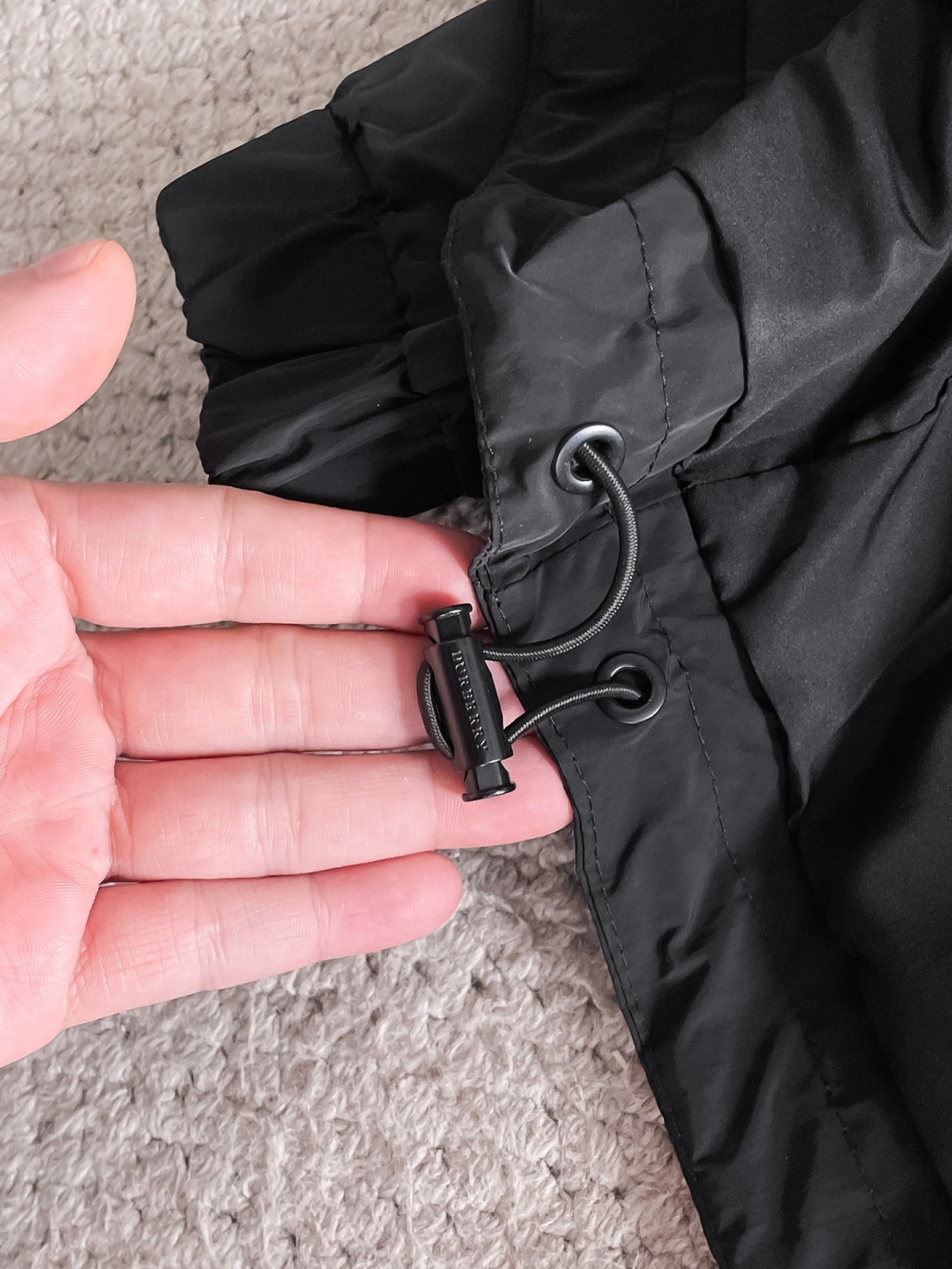 巴宝莉 2025秋季新款夹克外套，秀场新品‼品相非常完美，舒适保暖，三标齐全色泽饱满诱人，非常出彩的设计