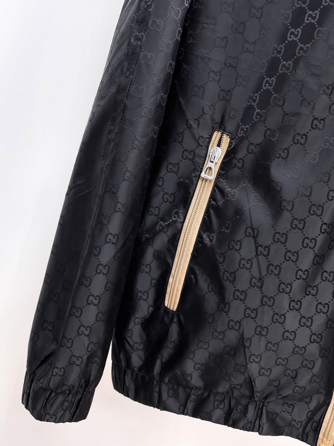 古奇 官网同款，提前发售！2025ss开秋新款男士双面穿夹克外套，原单三标齐全高端版本！带隐藏帽，专柜定